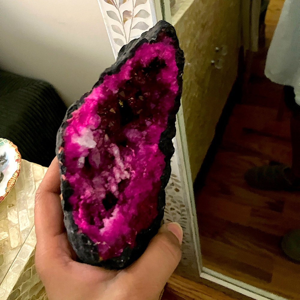 Gorgeous Raw Geode Crystal Decor - like new
